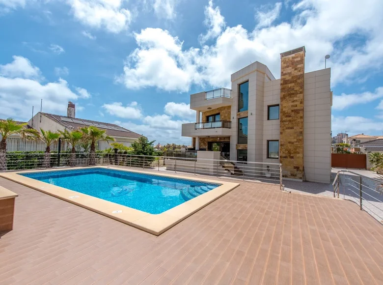 5 bedroom house 408 m² Torrevieja, Spain