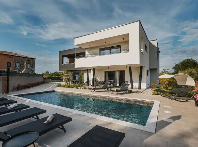 villa de 5 dormitorios 303 m² Umag, Croacia