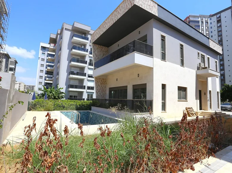 4 bedroom Villa 279 m² Aksu, Turkey