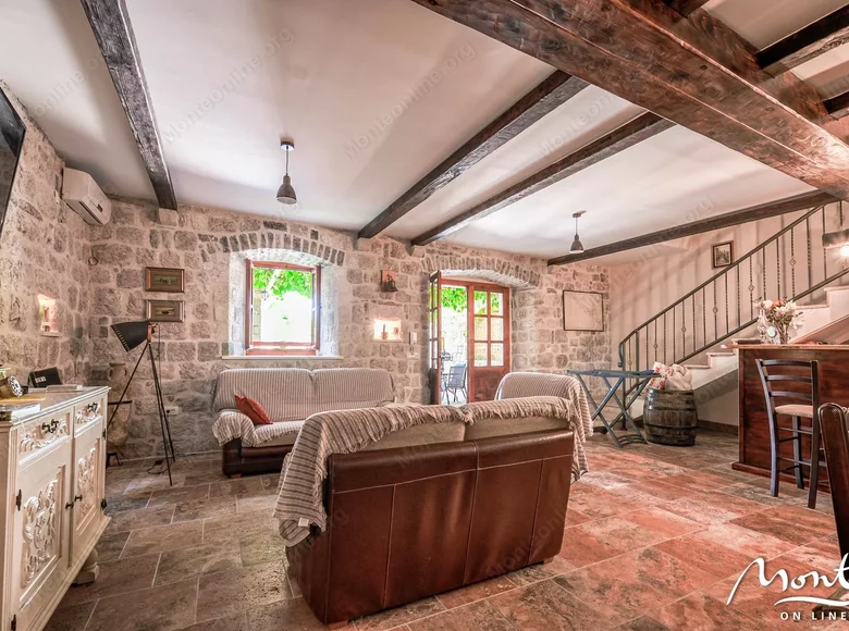 6 bedroom villa 415 m² Dobrota, Montenegro