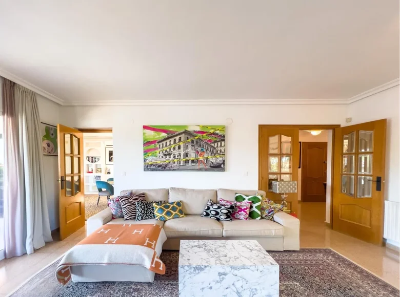 Villa de 4 dormitorios 242 m² Polop, Španjolska