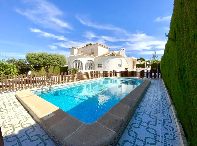 6 bedroom house 233 m² Torrevieja, Spain