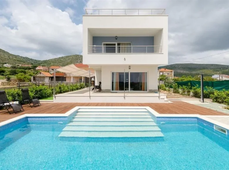 Villa de tres dormitorios 240 m² Split-Dalmatia County, Croacia