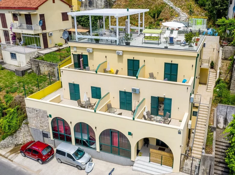Edificio rentable 436 m² en Herceg Novi, Montenegro