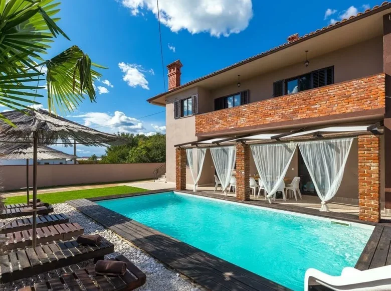 6 bedroom villa 250 m² Grad Pula, Croatia