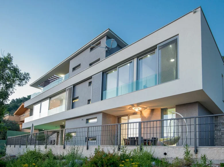 2 bedroom Villa 310 m² Kavac, Montenegro