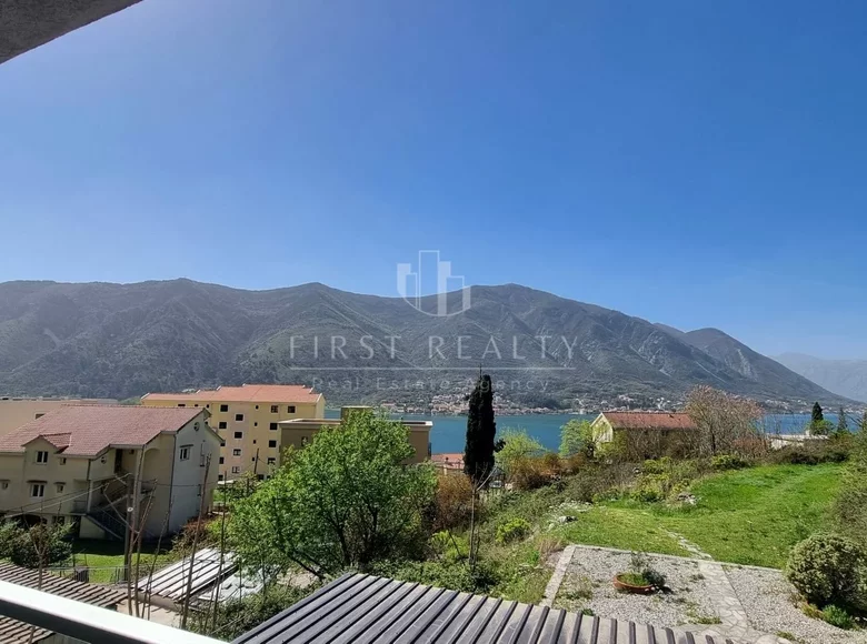 Apartamento 3 habitaciones 77 m² Dobrota, Montenegro