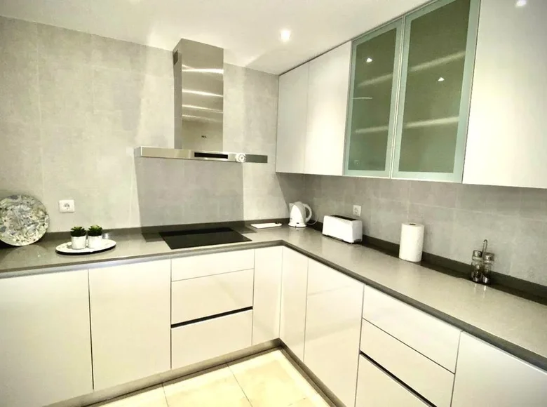 2 bedroom apartment 120 m² Marbella, Spain