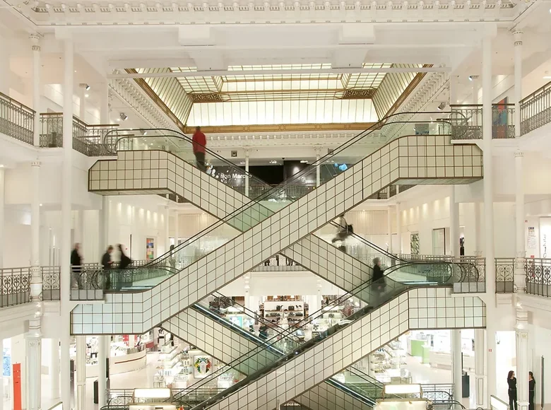 Centre commercial à vendre avec un hôtel de luxe 4 étoiles, 666 chambres, au coeur de Chiang Mai.