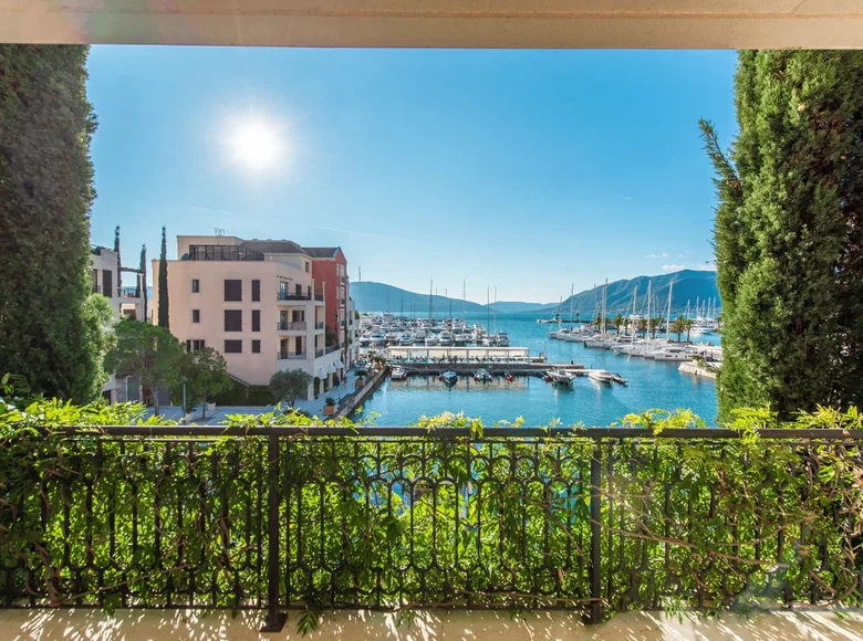 2 bedroom apartment 152 m² Montenegro, Montenegro