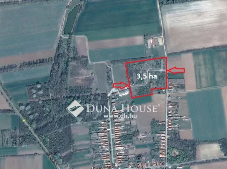 Land 35 319 m² Ujker, Hungary