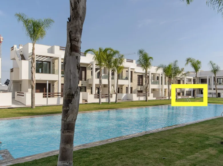 Bungalow z 3 sypialniami 70 m² Torrevieja, Hiszpania