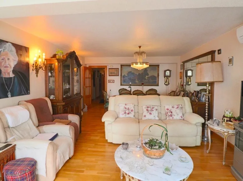 Mieszkanie 3 pokoi 111 m² Benidorm, Hiszpania