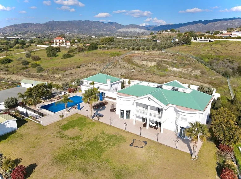 Maison 10 chambres 1 082 m² Pyrgos Lemesou, Chypre