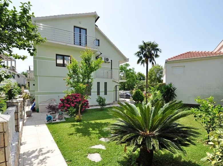 Haus 4 Schlafzimmer 222 m² Tivat, Montenegro