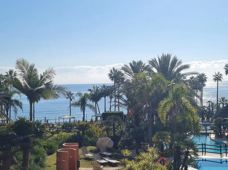 Wohnung 2 Schlafzimmer 156 m² Estepona, Spanien