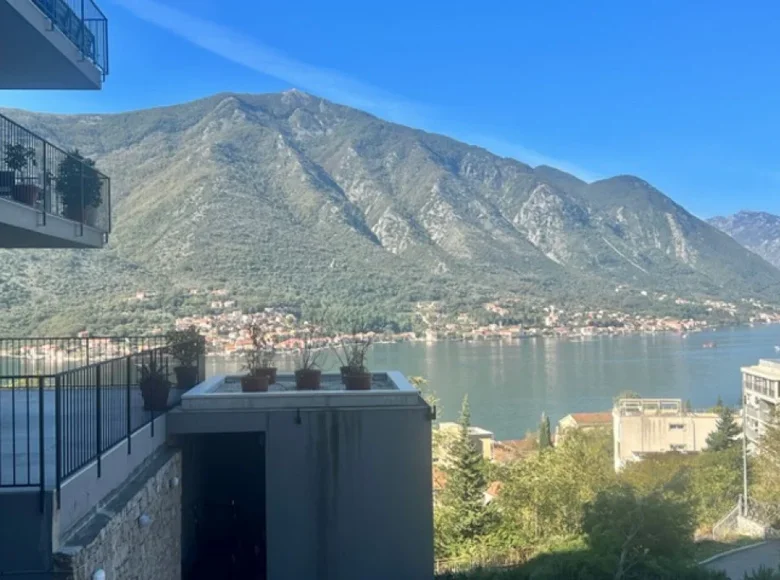 Wohnung 2 Schlafzimmer 75 m² Dobrota, Montenegro