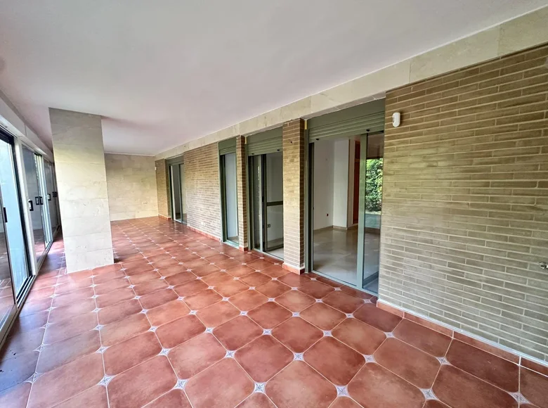 Mieszkanie 4 pokoi  Alicante, Hiszpania