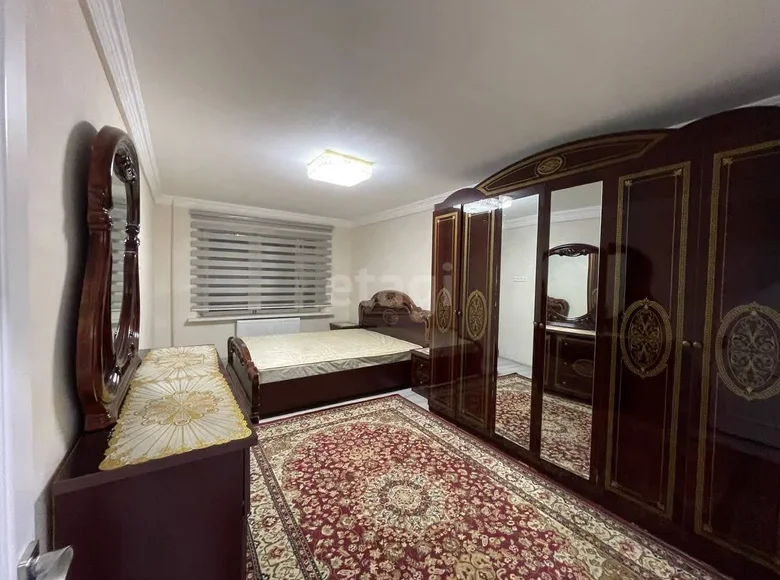 Kvartira 4 xonalar 77 m² Samarqandda