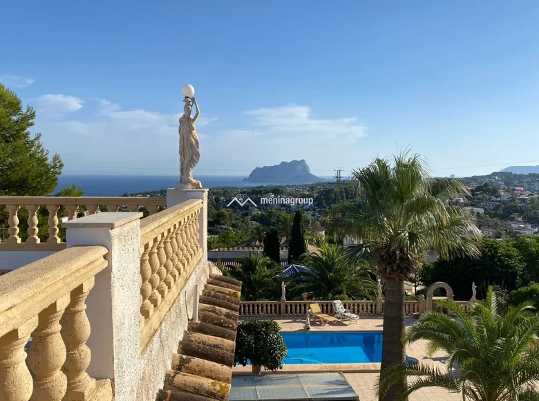 4-Schlafzimmer-Villa 450 m² Teulada, Spanien