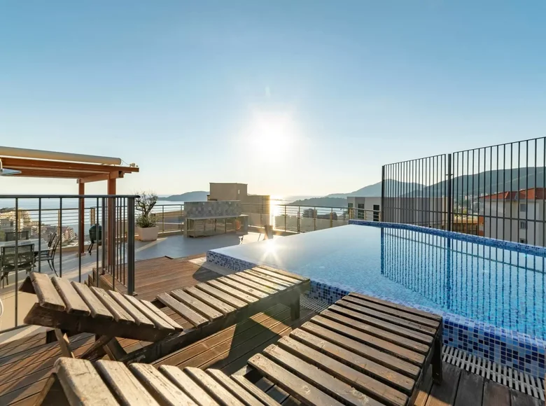 3 bedroom apartment 149 m² Rafailovici, Montenegro
