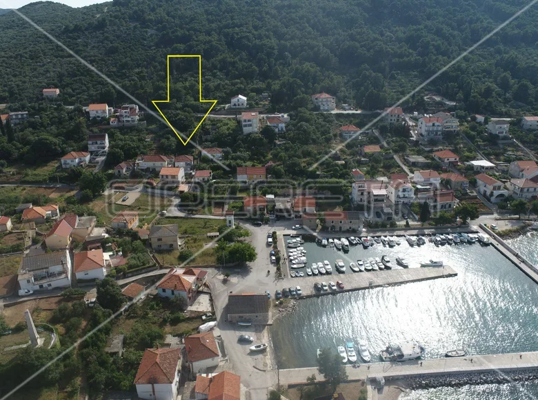 Land 426 m² Sutomiscica, Croatia