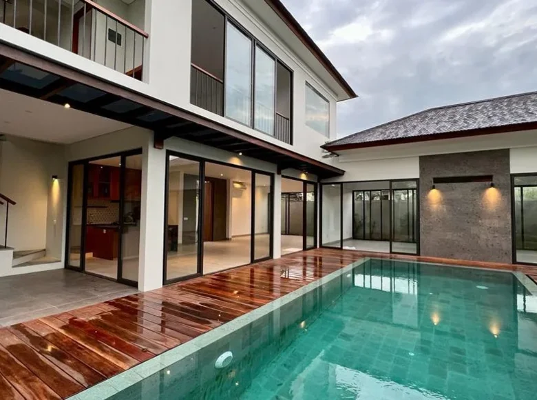 3-Schlafzimmer-Villa 250 m² Jimbaran, Indonesien