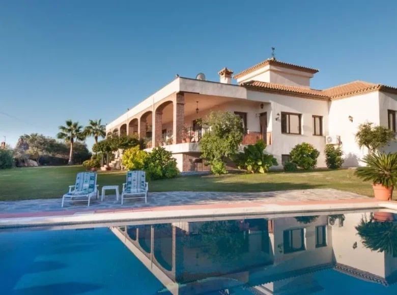 villa de 5 dormitorios  Estepona, España