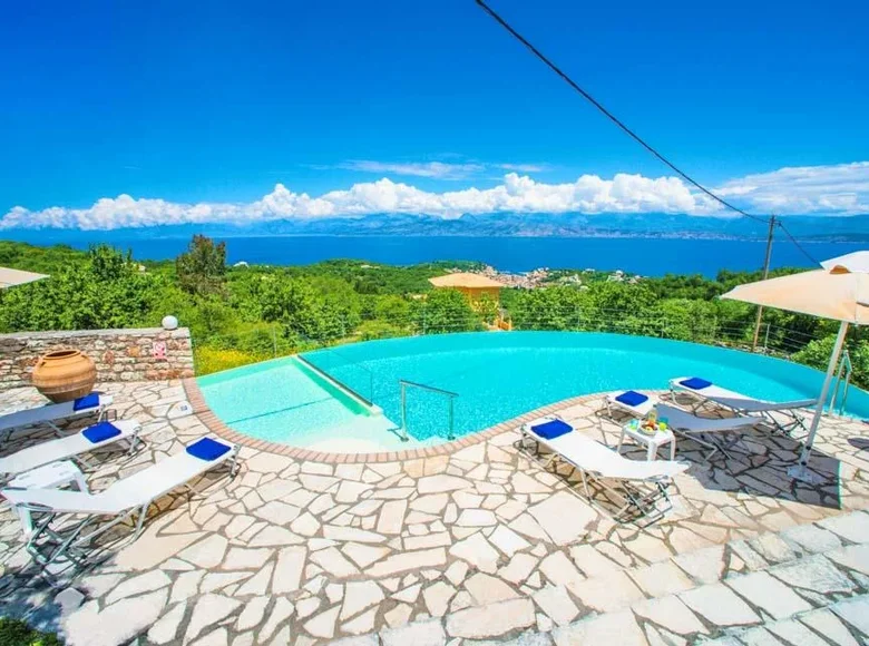 3 bedroom villa 240 m² Loutses, Greece