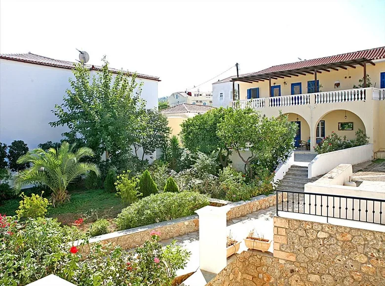 Szeregowiec 15 pokojów 155 m² Spetses, Grecja