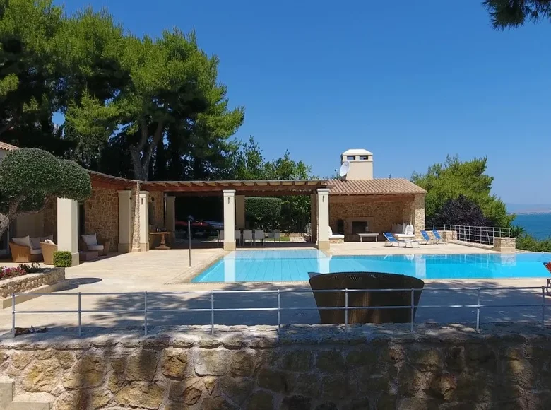 5 bedroom villa 450 m² Municipality of Chalkide, Greece