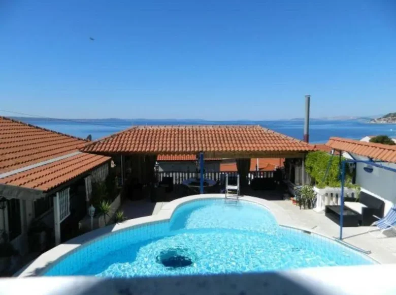 Hotel 1 036 m² en Dugi Rat, Croacia