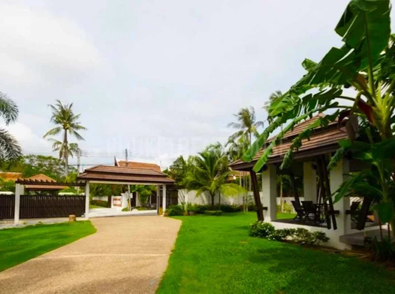 6 bedroom villa 1 600 m² Phuket, Thailand