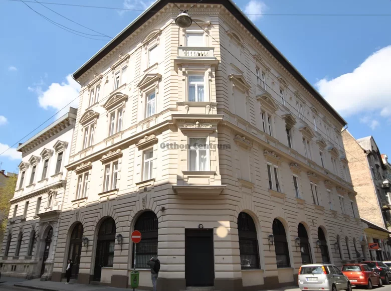 Commercial property 286 m² in Budapest, Hungary