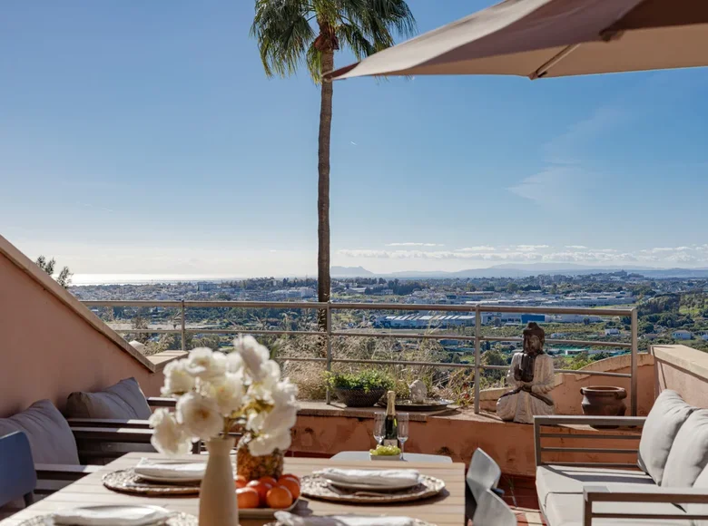 Mieszkanie 2 pokoi 141 m² Marbella, Hiszpania
