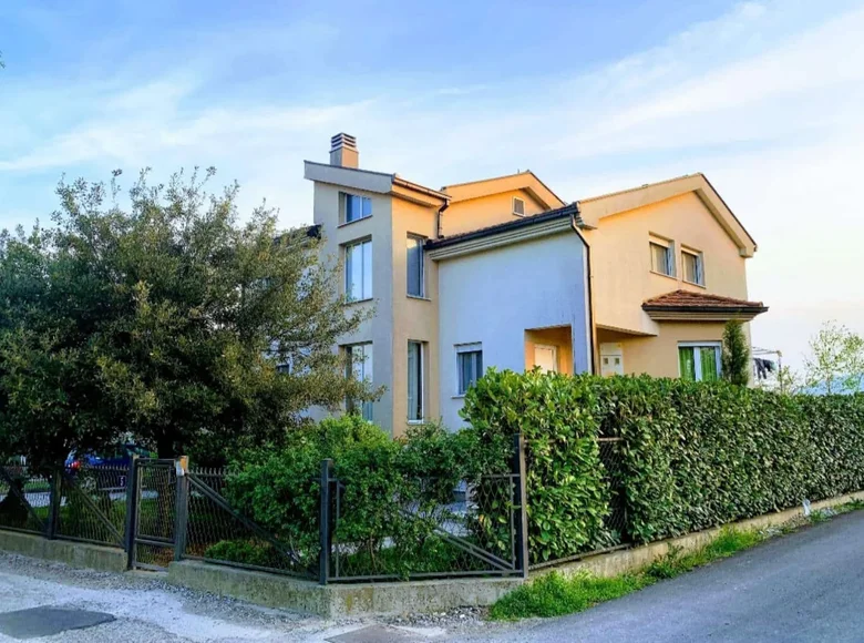 Willa 5 pokojów 2 402 m² Czarnogóra, Czarnogóra