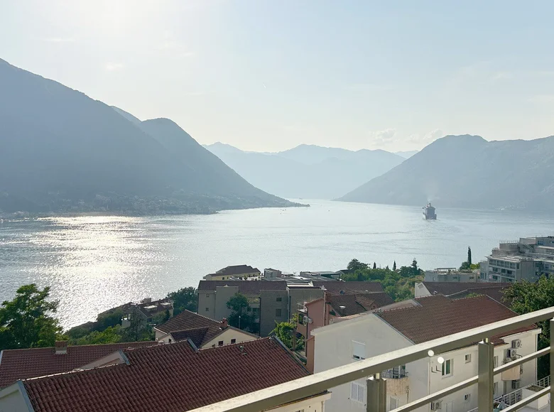 Mieszkanie 3 pokoi 103 m² Dobrota, Czarnogóra