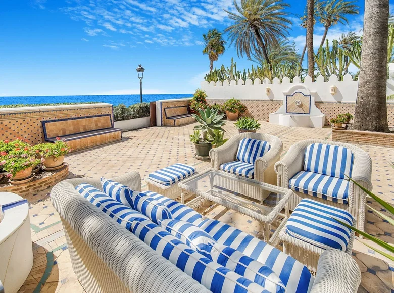 5 bedroom house 676 m² San Pedro Alcantara, Spain