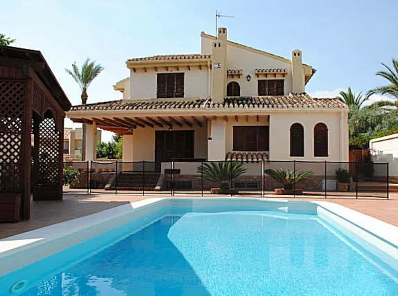 Villa de 4 dormitorios 290 m² Dehesa de Campoamor, España