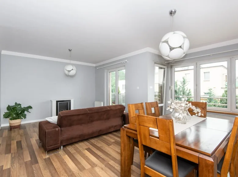 Mieszkanie 3 pokoi 77 m² Poznań, Polska