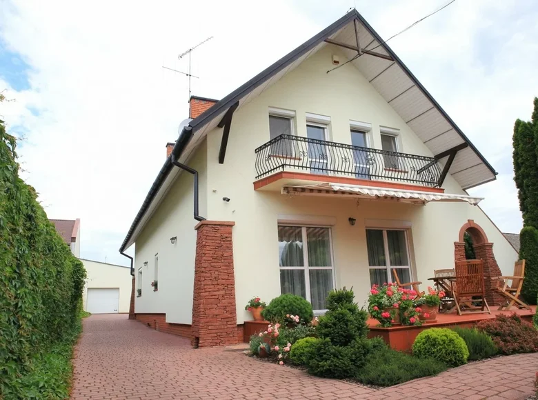 Dom 9 pokojów 286 m² powiat ostrowski, Polska