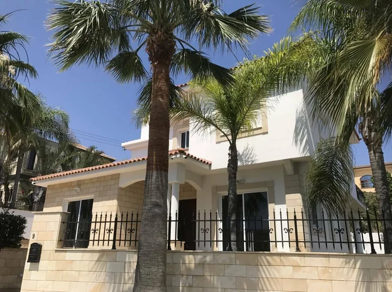 Dom 4 pokoi 355 m² Społeczność St. Tychon, Cyprus