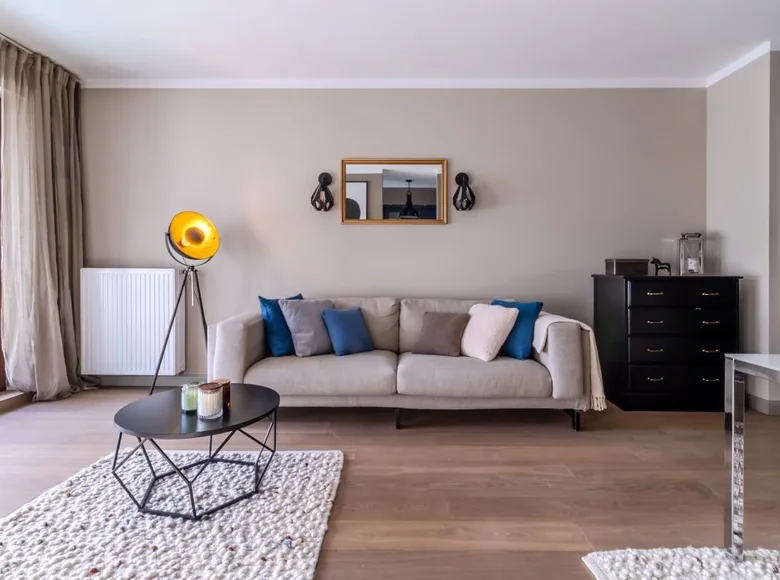 Mieszkanie 3 pokoi 81 m² Warszawa, Polska