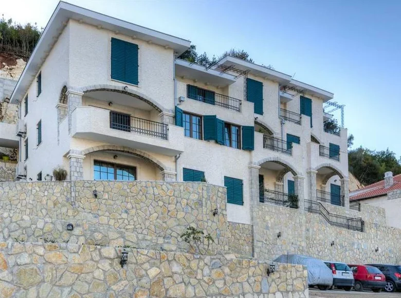 3 bedroom apartment 97 m² Morinj, Montenegro