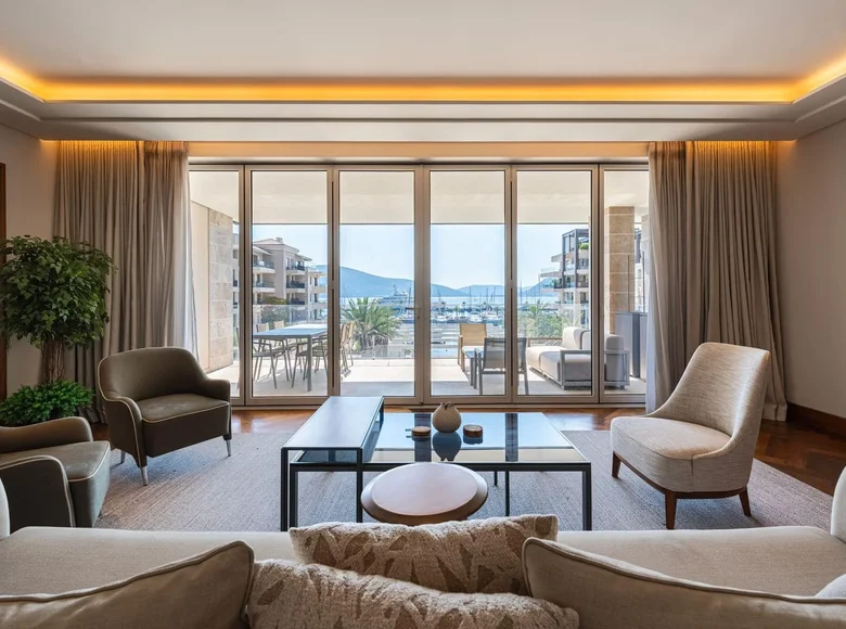 Appartement 2 chambres 175 m² Tivat, Monténégro