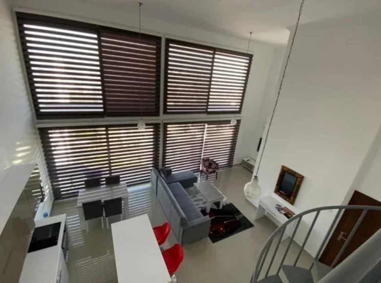 Mieszkanie 2 pokoi 100 m² Cekmekoey, Turcja