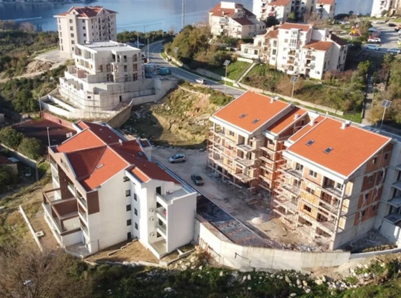 Wohnung 3 Schlafzimmer 81 m² Dobrota, Montenegro