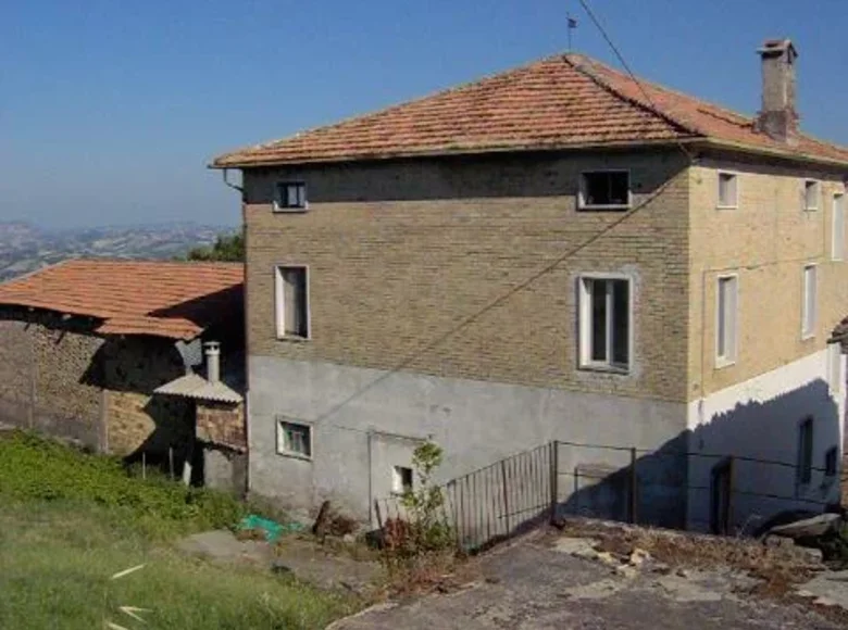 House 12 rooms 200 m² Terni, Italy