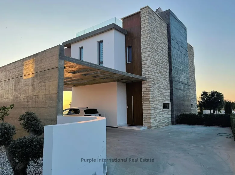 4-Schlafzimmer-Villa 250 m² Peyia, Zypern