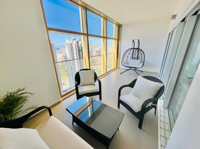 Mieszkanie 2 pokoi 96 m² Benidorm, Hiszpania